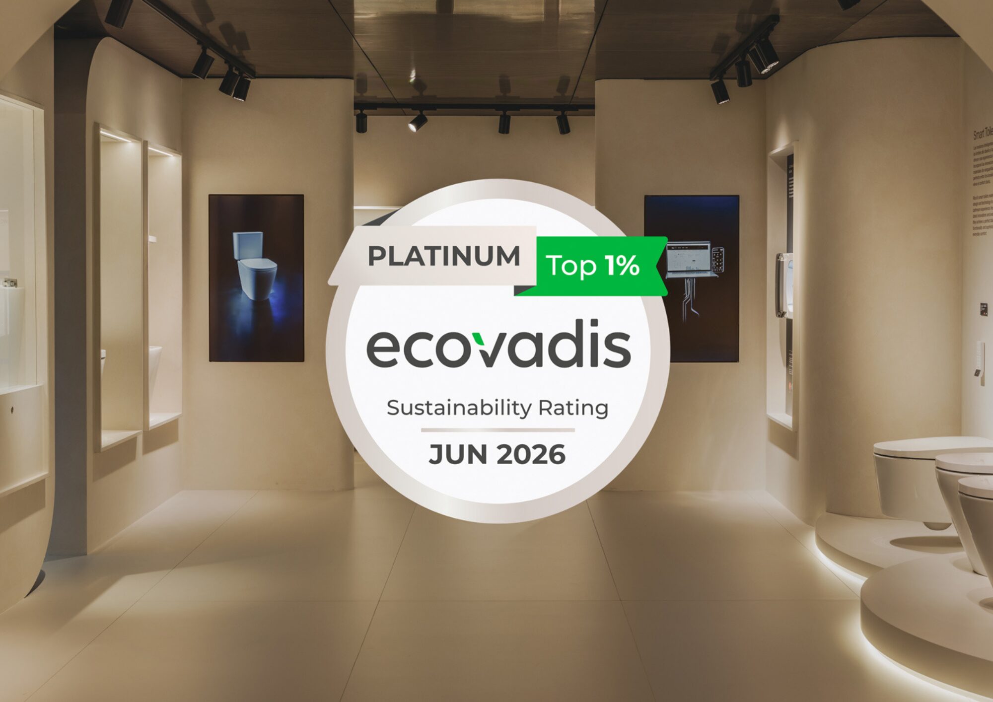 Platin Abzeichen von EcoVadis mit Sanit-Gebäude im Hintergrund